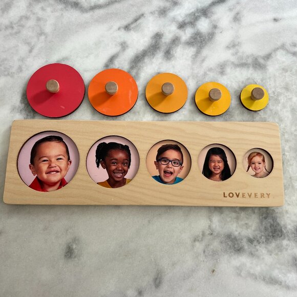 Lovevery Circle of Friends Puzzle - Picture 1 of 2
